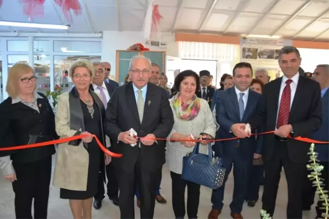 Huzurevi'nde Hat ve El Sanatları Sergisi Açıldı