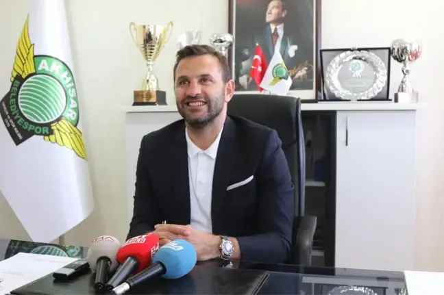Okan Buruk, Akhisar Belediyespor'a İmzayı Attı