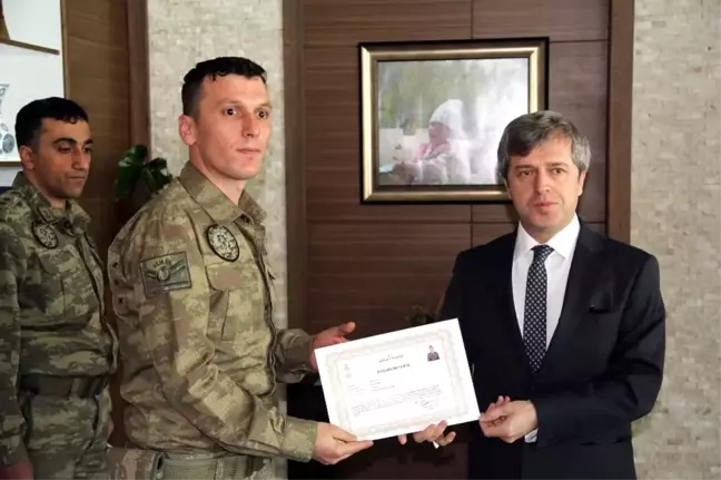 Vali Çınar'dan Jöh Birliğine Takdirname