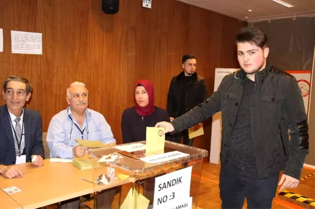 Avrupa'da Oy Verme Işlemleri Başladı