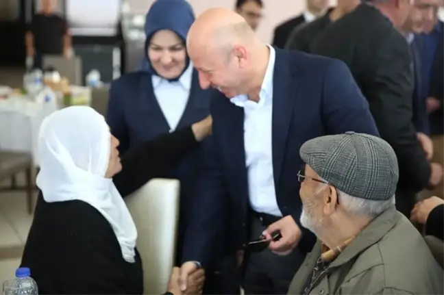 Çolakbayrakdar Çifti, Yaşlıları Marina'da Ağırladı
