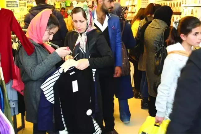 Van'da İranlı Turist Bereketi