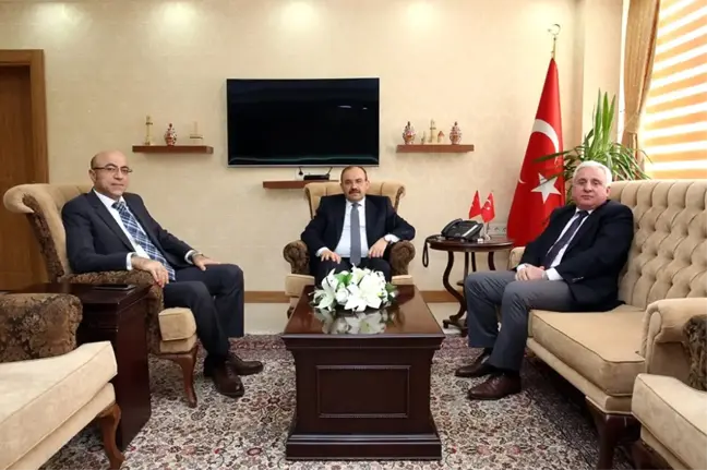 Kgk Kurul Üyesi Polat ve Ayü Genel Sekreteri Zengin, Vali İsmail Ustaoğlu'nu Ziyaret Etti