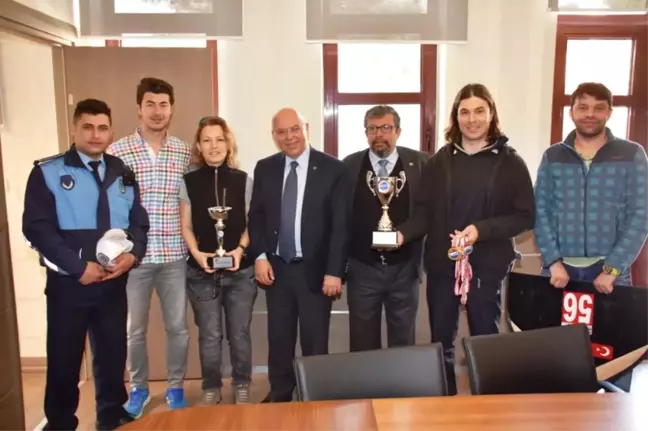 Okyanus Su Sporları Kulübü Sporcularından Başkan Eşkinat'a Ziyaret