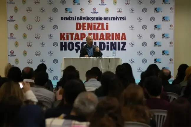 Kitap Fuarı'nda Yazarlara Yoğun İlgi