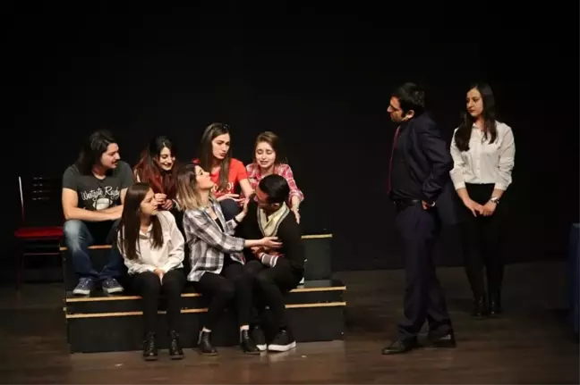 Aydınlı Sanatseverler 'Artiz Mektebi' Oyunuyla Buluştu