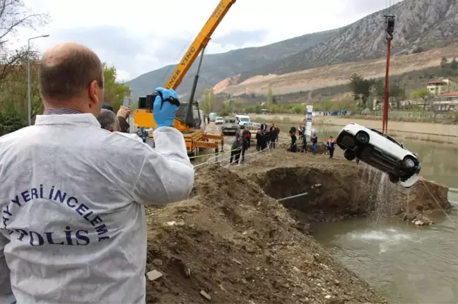 Yeşilırmak'a Uçan Otomobil Çıkarıldı