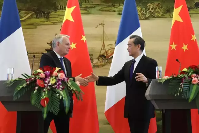 Fransa Dışişleri Bakanı Jean-Marc Ayrault Çin'de