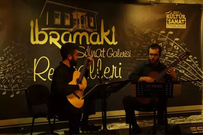 Kuşadası'nda İkili Gitar Resitali