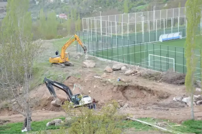 Koyulhisar'da Gönelli Deresi'nin Islah Çalışması Başladı