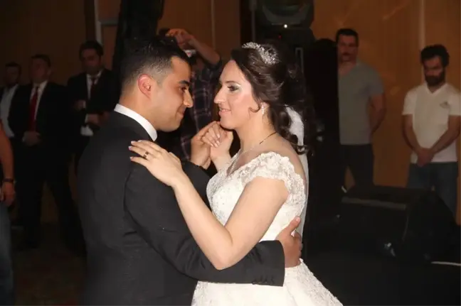 Adalet Bakanı Bekir Bozdağ Bolu'da Düğün Törenine Katıldı