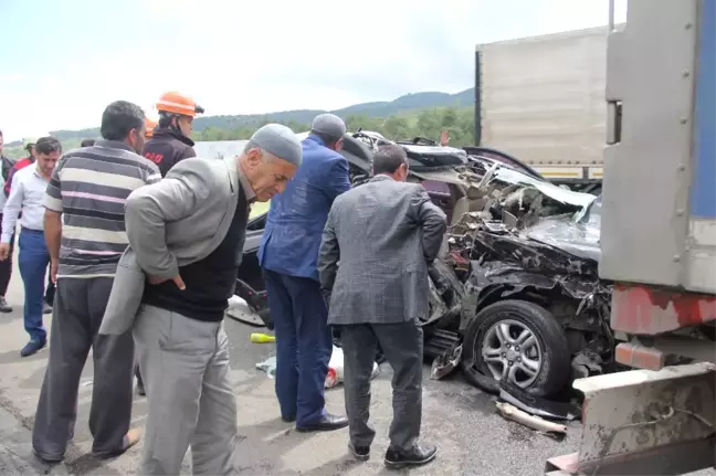 Düğünden Dönen Aile Kaza Yaptı: 1 Ölü, 6 Yaralı