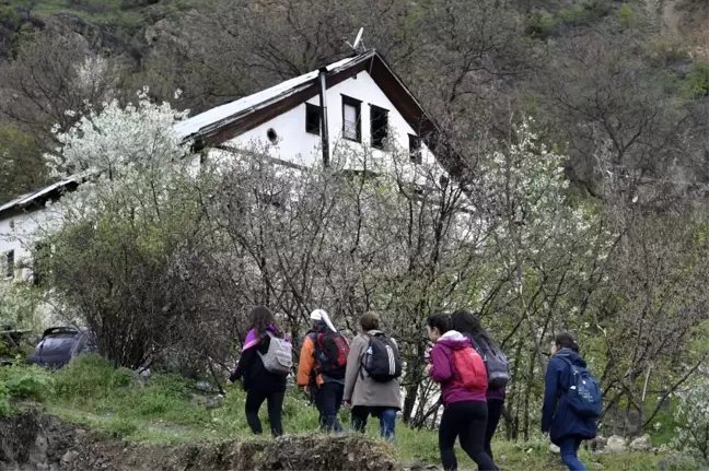 Gümüşhaneli Dağcılardan Tarih ve Doğa İçerikli Yürüyüş