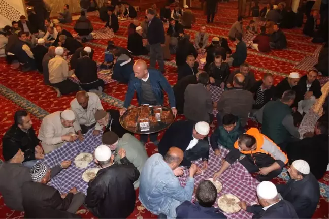 Düzce'de Asırlık Kandil Geleneği Sürüyor