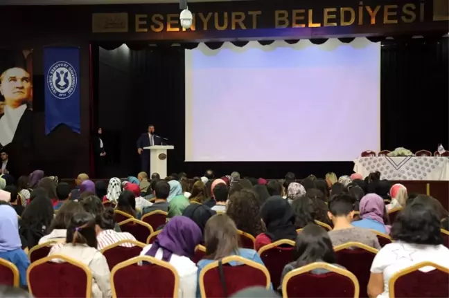 Esenyurt'ta Üniversiteliler Çocuk İhmal ve İstismarına Değindi
