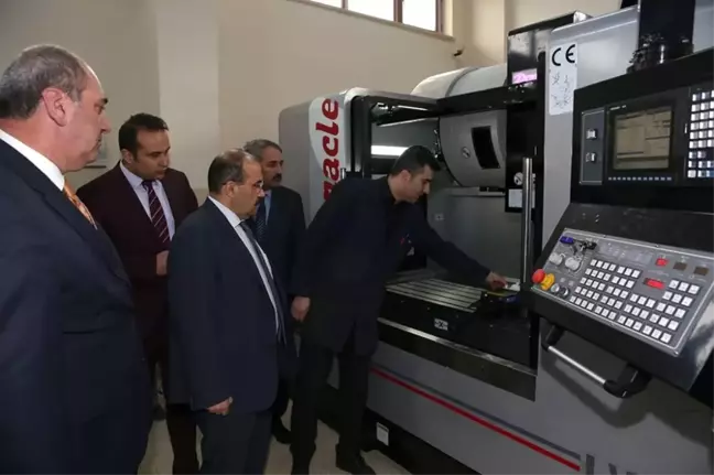 Vali İsmail Ustaoğlu, Mesleki ve Teknik Anadolu Lisesi Öğrencileriyle Buluştu