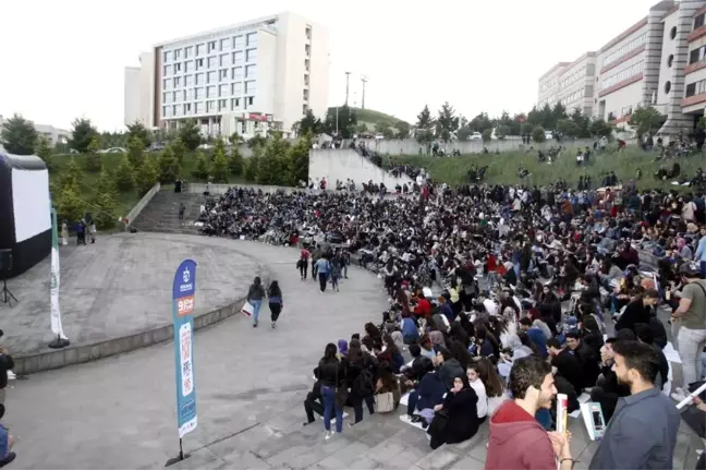 Büyükşehirden Öğrencilere Yazlık Sinema Keyfi