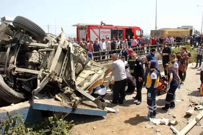 Samsun'da Tır ve Kamyon Çarpıştı: 2 Yaralı
