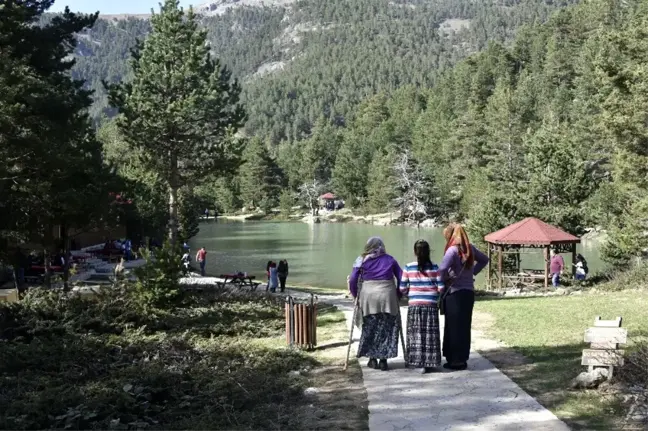 Limni Gölü'nde Turizm Sezonu Hızlı Başladı