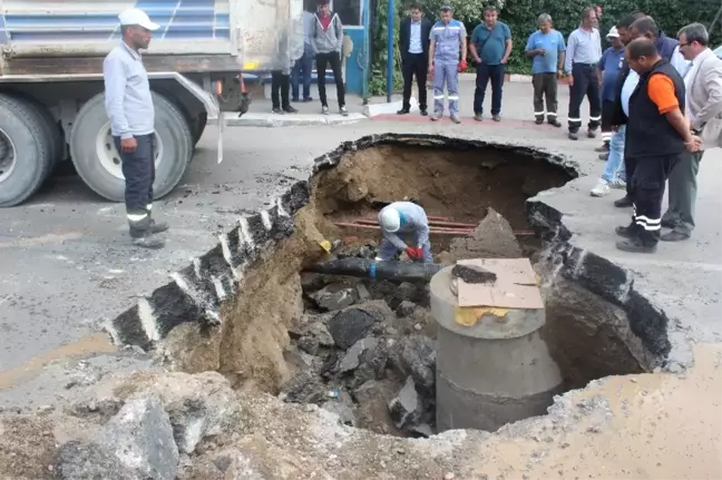 Kırıkkale'de Çöken Yol Korkuttu