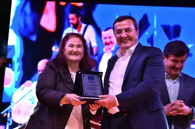 Narlıdere'de Ata'ya saygı korteji ve Muhteşem Konser