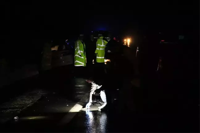 Otoyolda Kamyonun Çarptığı Kişi Hayatını Kaybetti