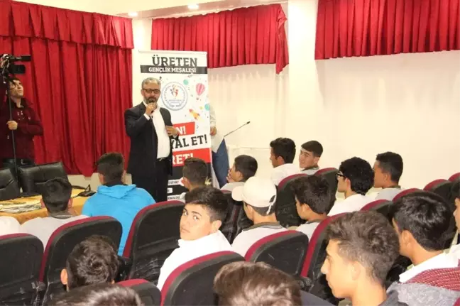 Üreten Gençlik' Projesinde Gazeteci Erem Şentürk Öğrencilerle Buluştu