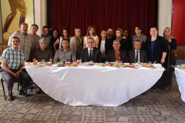 Öğrenciler Başkan Karaçoban'ı Kahvaltıda Ağırladı