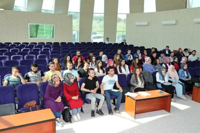Üniversiteliler Başkan Ayaz'ı Ziyaret Etti