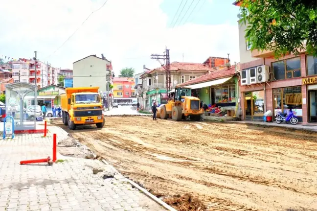 Dinar'da Kilitli Parke Döşeme Çalışmaları Başladı