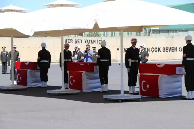 Dha Yurt;şehidin Son İsteği Yerine Getirildi, Cebindeki Bayrak Tabutunun Üstüne Bırakıldı