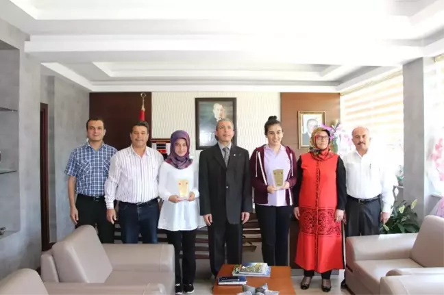 Kaymakam Kara, Öğrencileri Ödüllendirdi