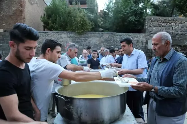 Kaymakam Adanur İftarını Vatandaşlarla Açtı