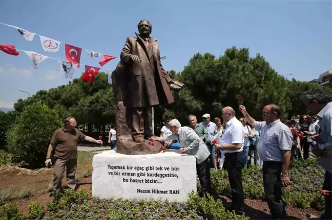 Karşıyaka, Nazım Hikmet'i Andı