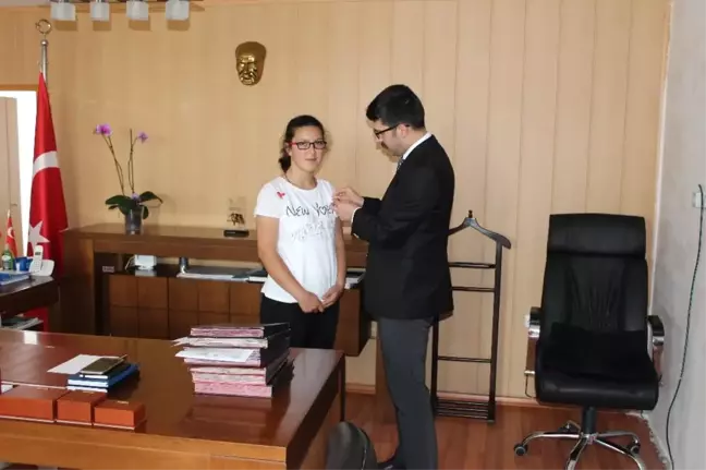 Kaymakam Coşkun'dan Teog Birincisine Ödül