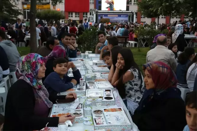 Komşular Aynı Sofrada Buluştu