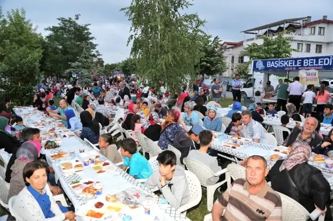 4 Bin Vatandaş Başiskele Sahili'nde İftarını Açtı
