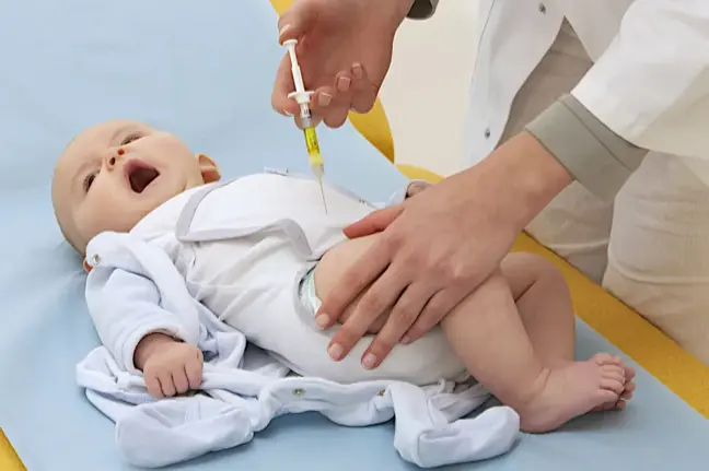 İtalya'da Çocuklarına Aşı Yaptırmak İstemeyen 130 Aile Avusturya'dan Sığınma İsteyecek