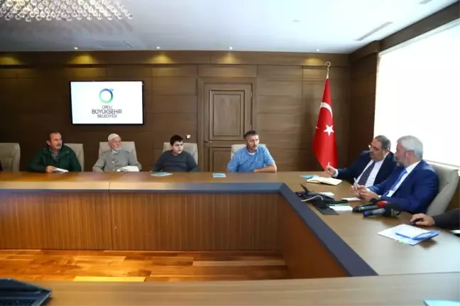 Halk Gününe Gelen 300 Kişiden 200'ü İş İstedi