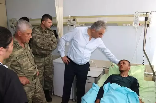 Vali Toprak Yaralı Asker ve Güvenlik Korucuları Ziyaret Etti