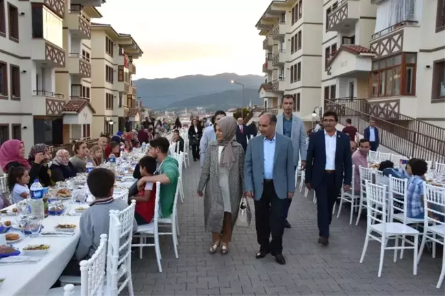 Vali Aktaş, TOKİ Sakinleri ile İftarda Buluştu