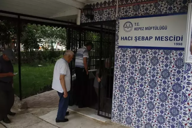 Antalya'da Mescitten Elektrikli Süpürge Hırsızlığı