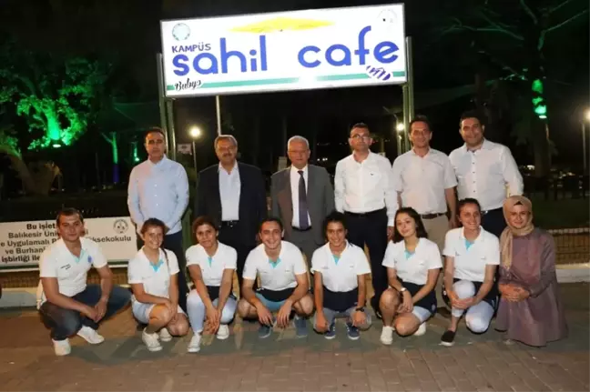Burhaniye'de Rektör Özdemir ve Başkan Uysal'ın Sahil Kafe Ziyareti