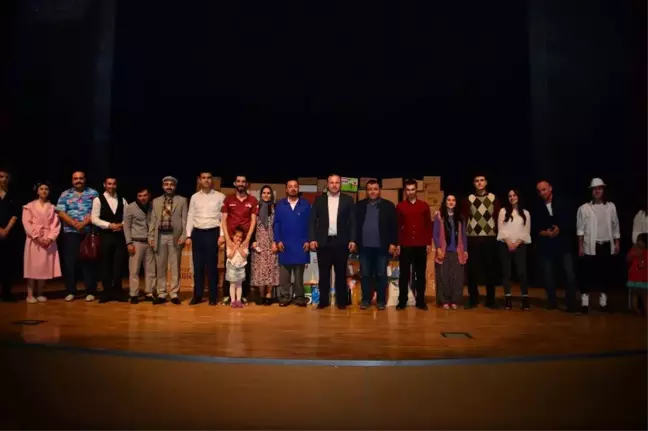 Erbaa'da 'Kahraman Bakkal Süpermarkete Karşı' Adlı Tiyatro Sahnelendi