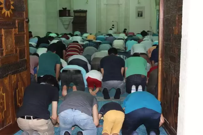 Adıyaman'da Camiler Kadir Gecesi'nde Doldu Taştı