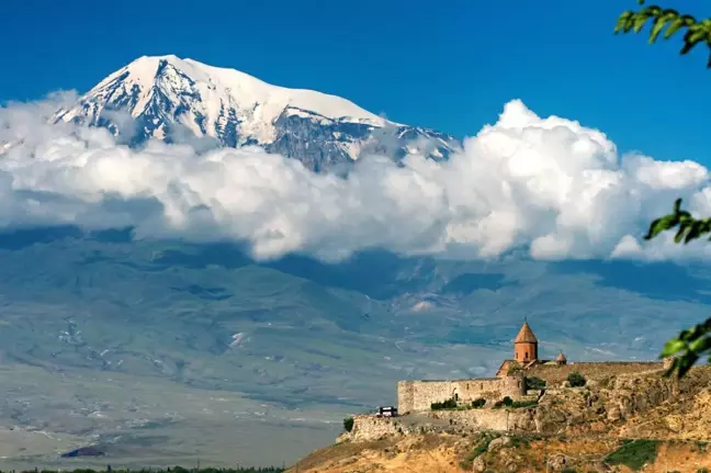 Ağrı Dağı'nı Delip