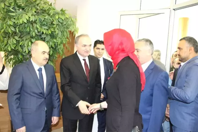 Bakan Faruk Özlü: 