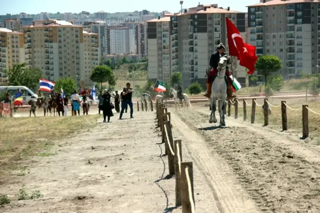 Erü'de 1. Uluslararası Sancak Beyi Atlı Okçuluk Müsabakası Başladı