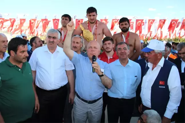 Erzurum'da Başpehlivan Fatih Yaşarlı Oldu