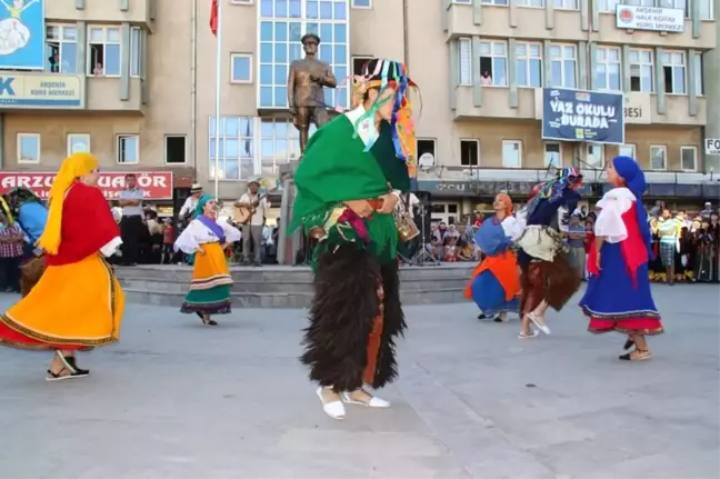 Akşehir'de Dans ve Halk Oyunu Ekipleri Final Yaptı